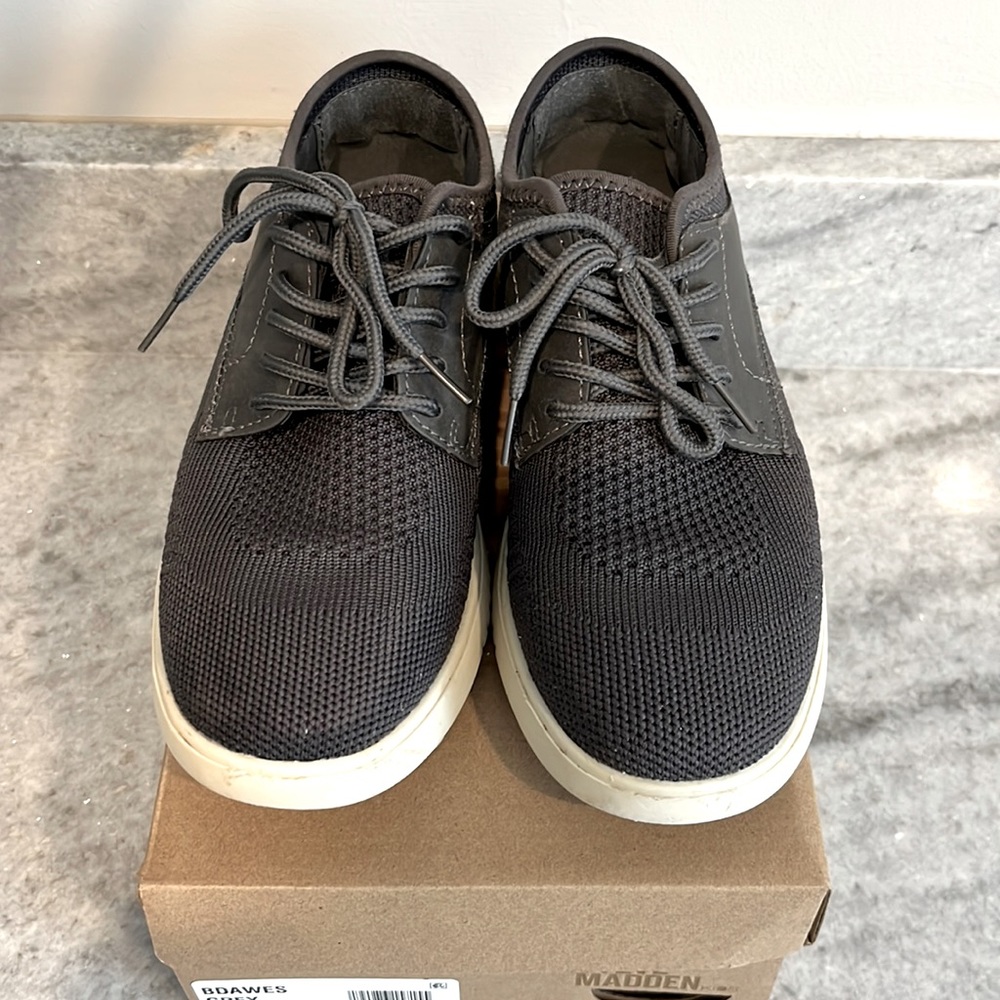 Steve Madden boys dress shoes.  Size 5.  Gray and brown.  Great condition!